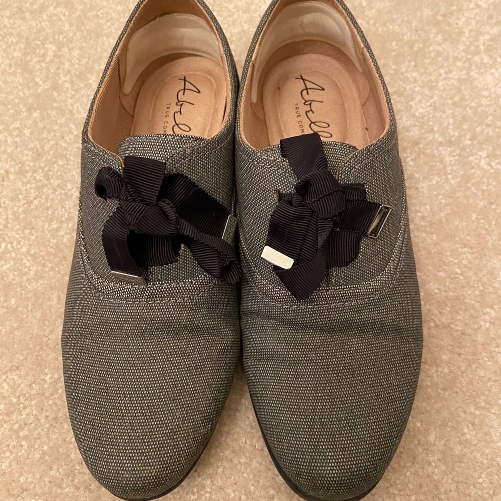 Gray/Black Fashion Shoes Size 6